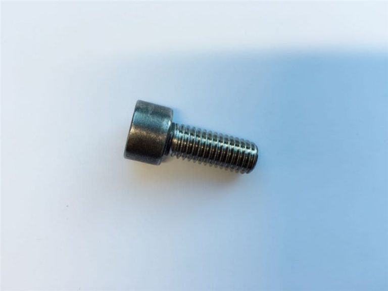 fals höfuð skrúfa